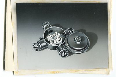 1939 - Optimisation of lid fixing for plastic junction boxes